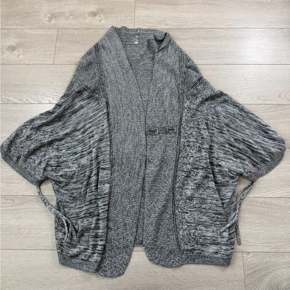 Lululemon Breeze Easy Cardigan Wrap Sweater Heathered Light Grey / Deep Coal - Picture 5 of 11